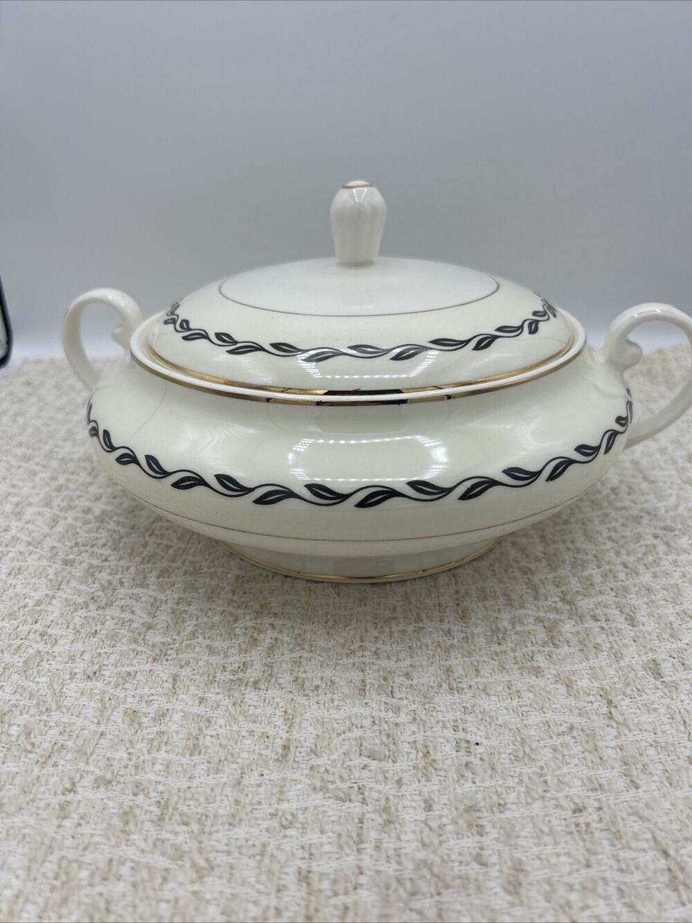 Black Laurel Pope Gosser Covered Casserole Serving Dish with Two Handles and Lid